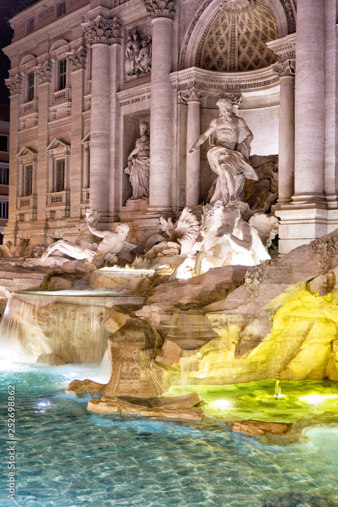  Fountain de Trevi in Rome