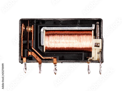 Electromagnetic relay without protection cap