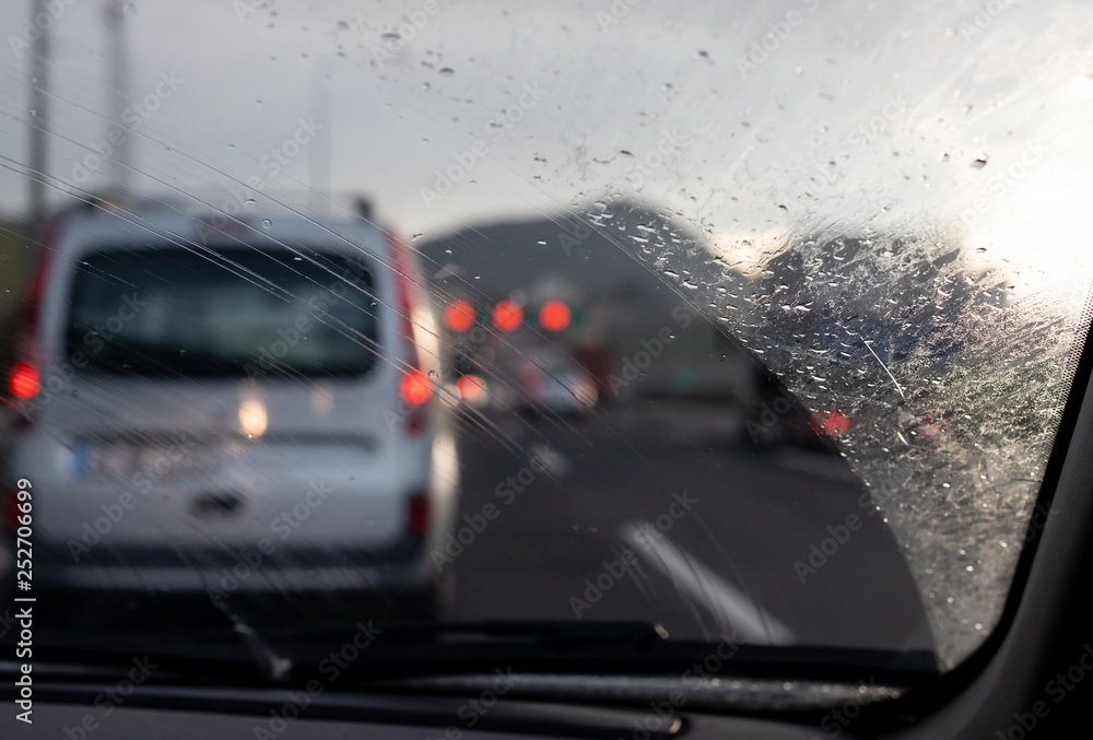 Obraz premium Dirty car windshield