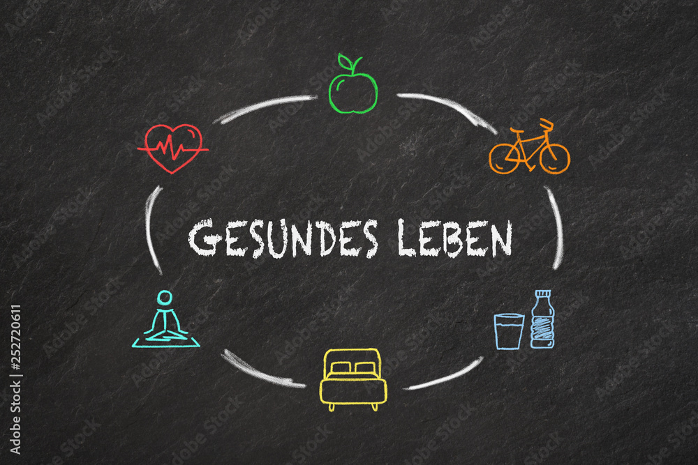 "Gesundes Leben" Text mit Symbolen auf einem Tafelhintergrund Stock