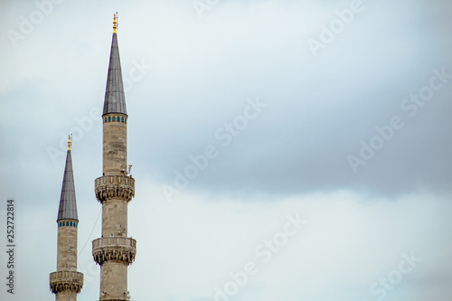 Fotomural Two minarets rising to the sky