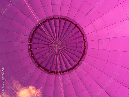 Fahrt mit dem Heißluftballon - pink-farbene Textur