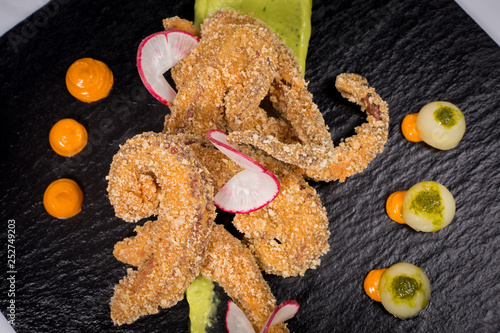 pulpo con aguacate photo