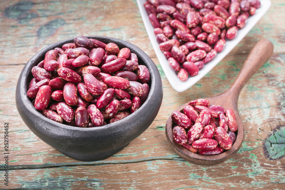 red bean in bowl on the table, Phaseolus vulgaris red bean in bowl on the table, Phaseolus vulgaris
