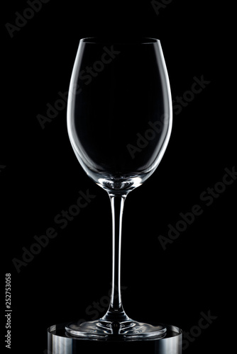 空のワイングラス
