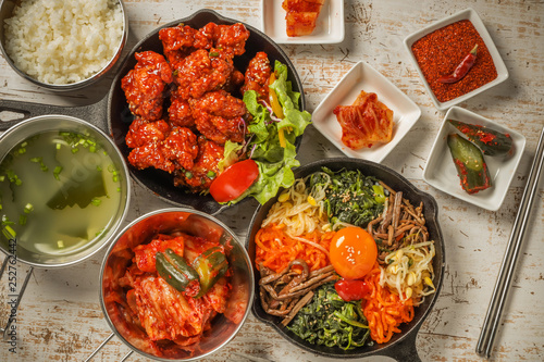 Bild auf Leinwand 典型的な韓国料理　typical Korean foods