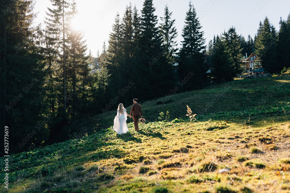 Meet the rays of the sun during a honeymoon trip. Meet the rays of the sun during a honeymoon trip.