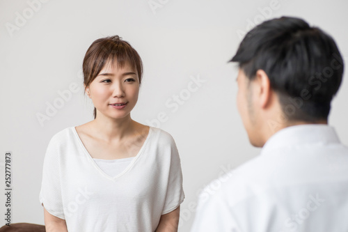 カウンセリングを受ける女性