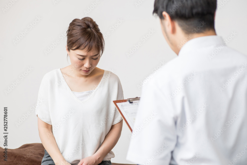 Obraz premium カウンセリングを受ける女性