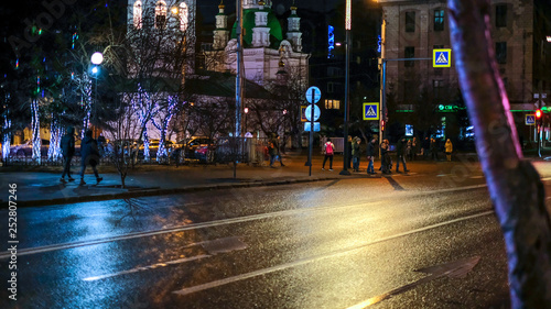 Fototapeta Naklejka Na Ścianę i Meble -  traffic in city at night