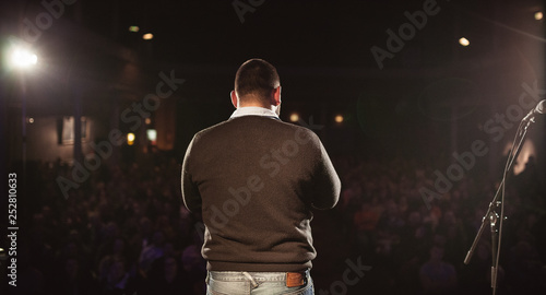 Textvorstellung bei einer Veranstaltung 