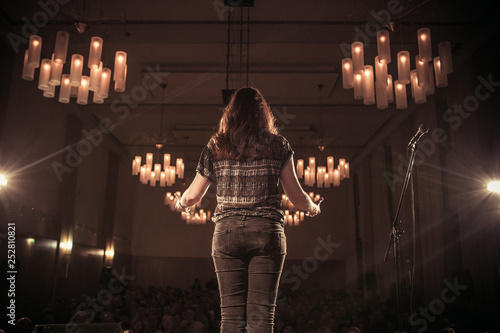 Textvorstellung bei einer Veranstaltung 