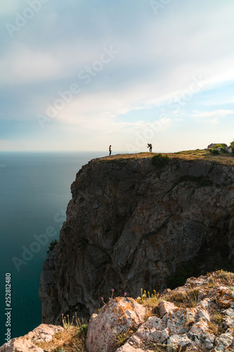 photographer and model on the edge of a cliff