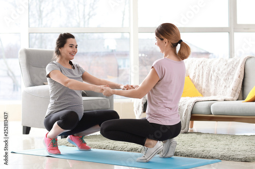 Doula and pregnant woman do...