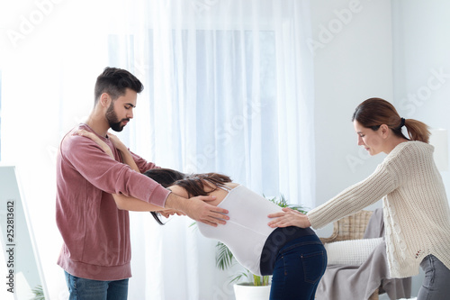 Pregnant couple with doula ...