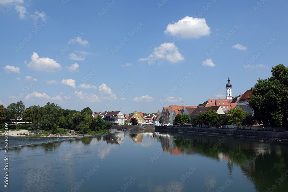 Naklejka premium Lech und Kirche in Landsberg
