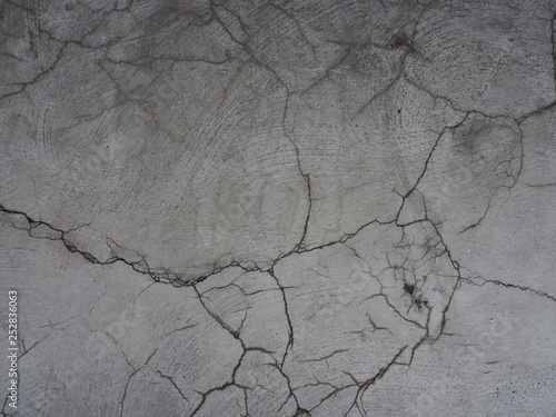 ひび割れたコンクリートの壁