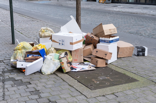 Cardoboard and Paper Recycling on the Street