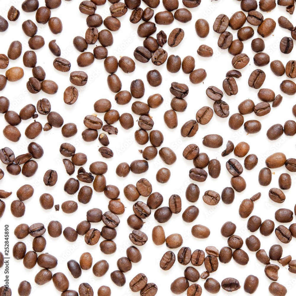 Naklejka premium Coffee beans pattern. Isolated on a white background. - Image