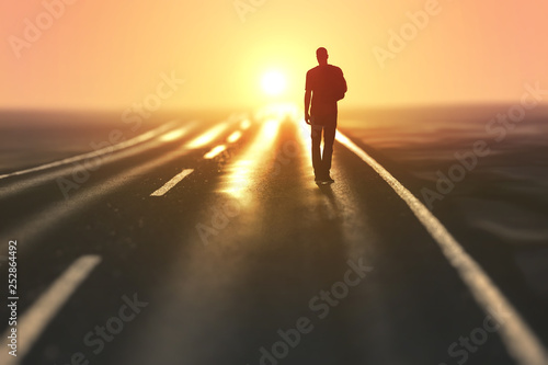 Foto man goes on an empty road