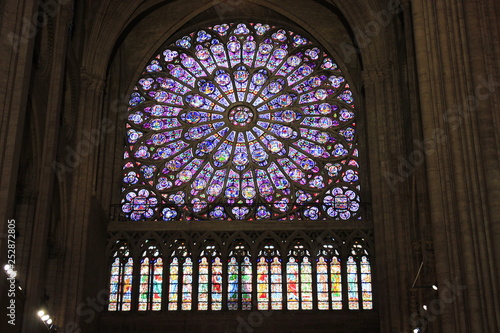 Vitral da Catedral de Notre Dame Paris / França