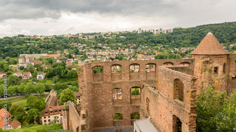 Historische Stadt Wertheim am Main und ihre Hauptsehenswürdigkeit Wertheimer Burg