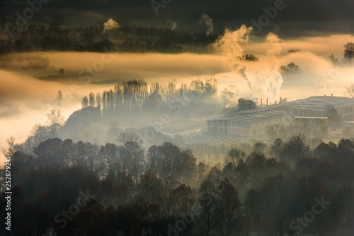 Foto Panorama Brianzolo con nebbia