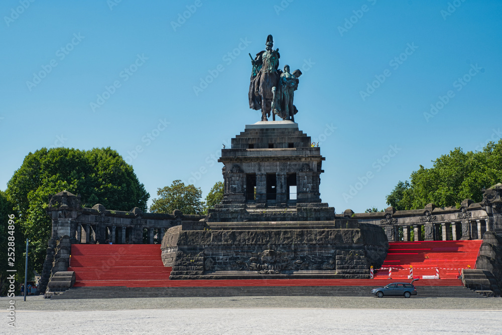 Fototapeta premium Denkmal Deutsches Eck Koblenz Reiterstandbild Kaiser Wilhelm i