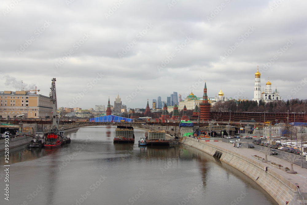 Reconstruction of the Big Moskvoretsky bridge on the Moscow River