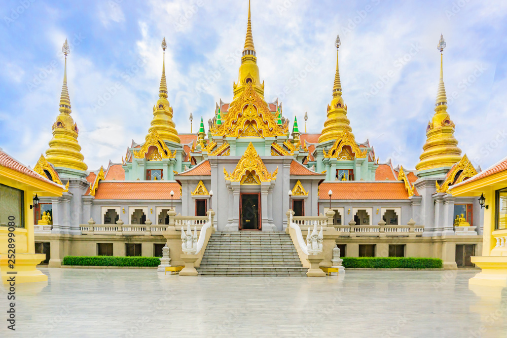 Phra Mahathat Chedi Phakdi Prakat - Buddhist Temple in Thailand