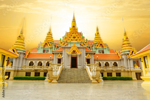 Phra Mahathat Chedi Phakdi Prakat - Buddhist Temple in Thailand © jiaking1