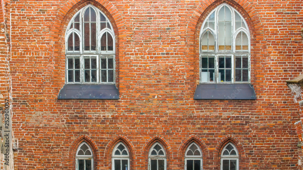5845_The_red_bricked_wall_old_building_.jpg 5845_The_red_bricked_wall_old_building_.jpg