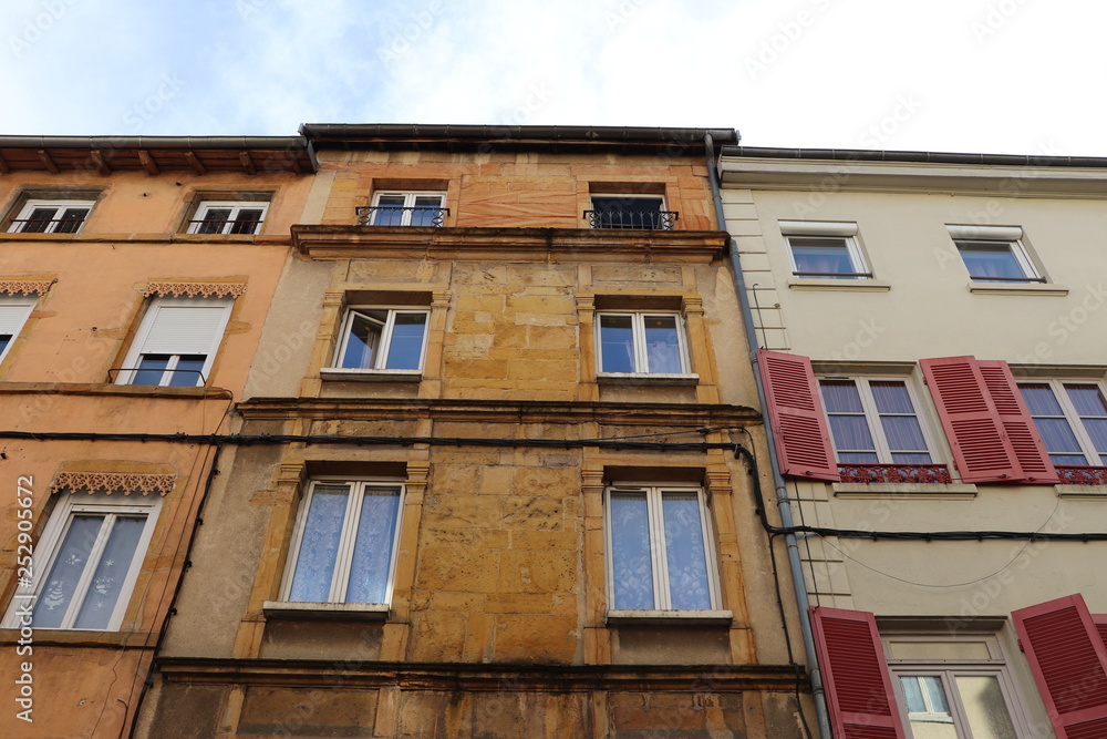 Fototapeta premium VILLE DE TARARE - RHONE - ARCHITECTURE - FACADES D'IMMEUBLES