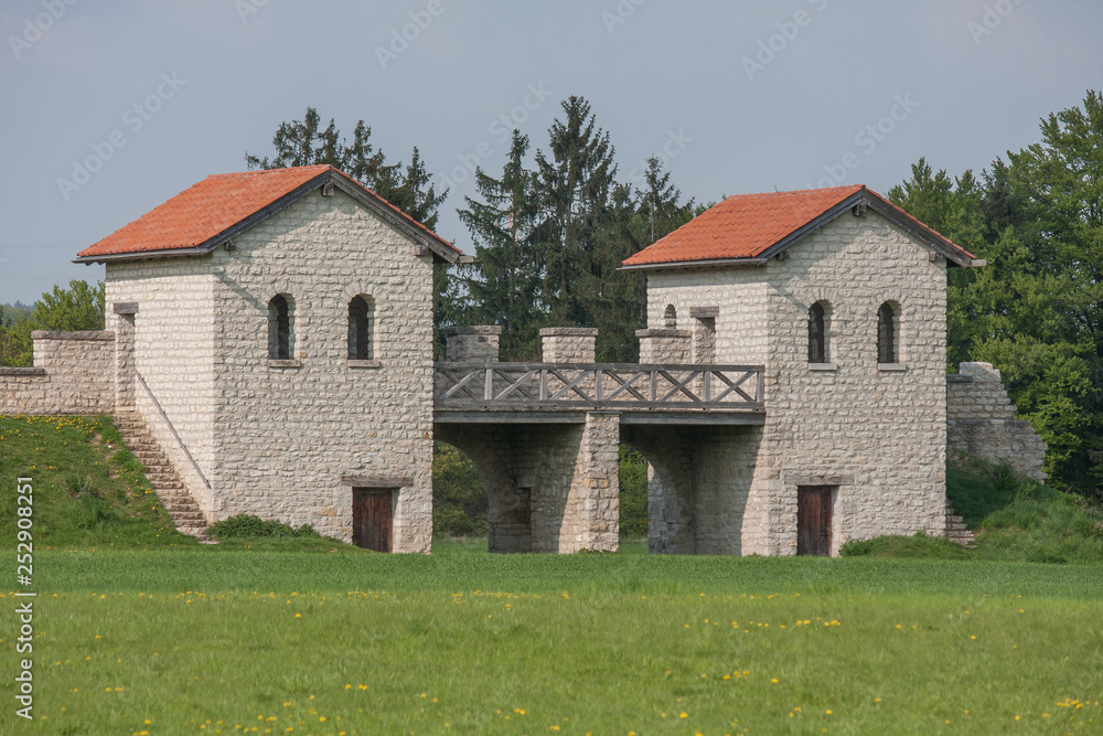 Fototapeta premium Tor eines Römerkastell