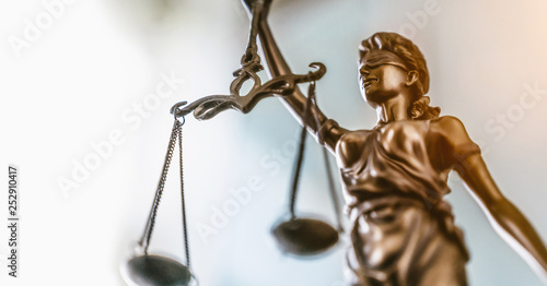 Fototapet Statue of lady justice on bright background - Side view with copy space