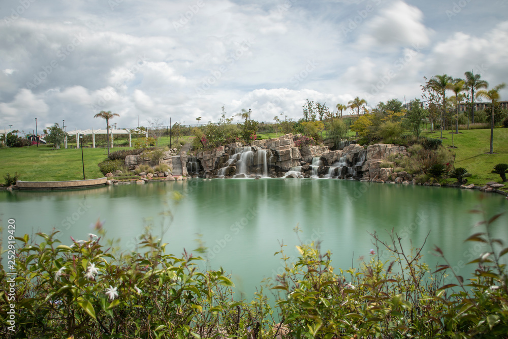 Obraz premium waterfall and lake