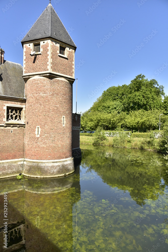 L'une des tourelles en style Renaissance Flamanddu château de Sterckshof actuellement musée ,au domaine provinciel de Rivierenhof à Anvers