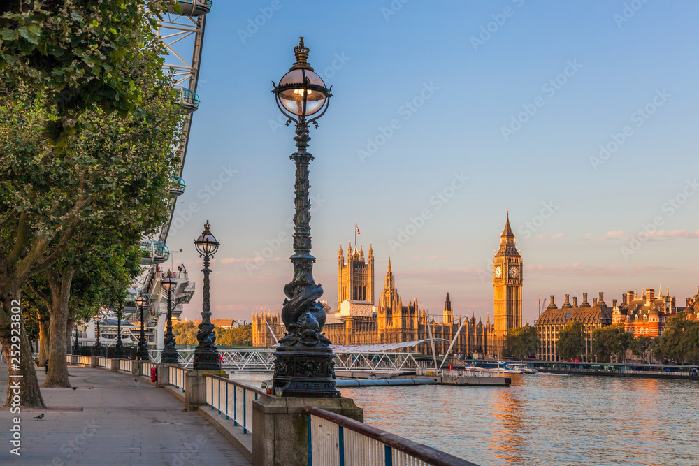 Famous Big Ben during sunset in London, England, UK - obrazy, fototapety, plakaty 
