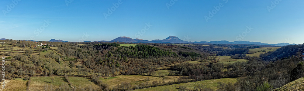 Panorama, Volcans, Chaine des Puys, Auvergne, France	