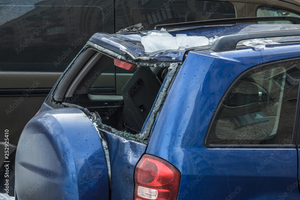 Snow from the roofs fell on the car and broke the rear window