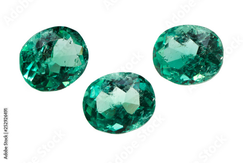 esmeraldas cristales emerald gemstone gemas piedras preciosas diamantes verdes granate zafiro rubí 