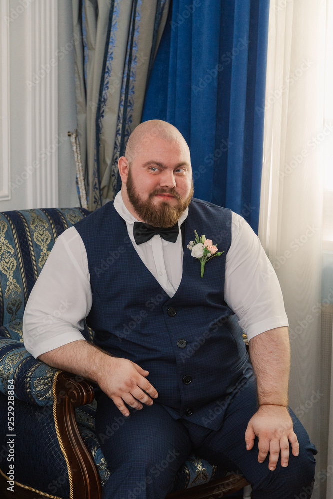 Aggregate 139+ fat man wedding dress best jtcvietnam.edu.vn