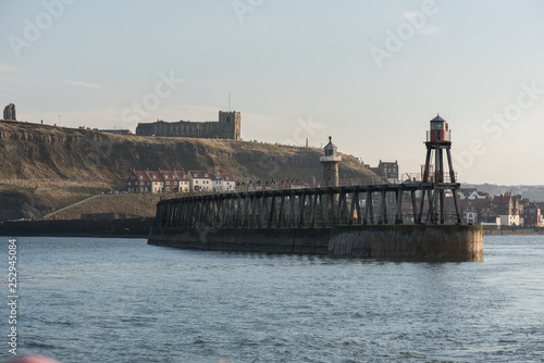 Obraz na płótnie Left side breakwater in Whitby w salonie