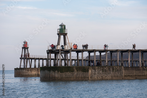 Obraz na płótnie Fisherman, entrance to harbour, Whitby w salonie