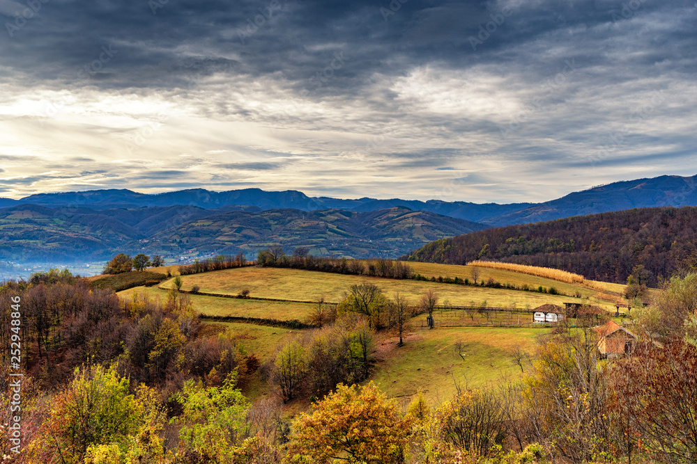 Naklejka premium Stunning mountain scenery of Europe