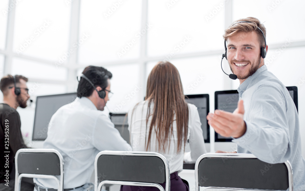 Obraz premium rear view. young customer service agent sitting at his Desk
