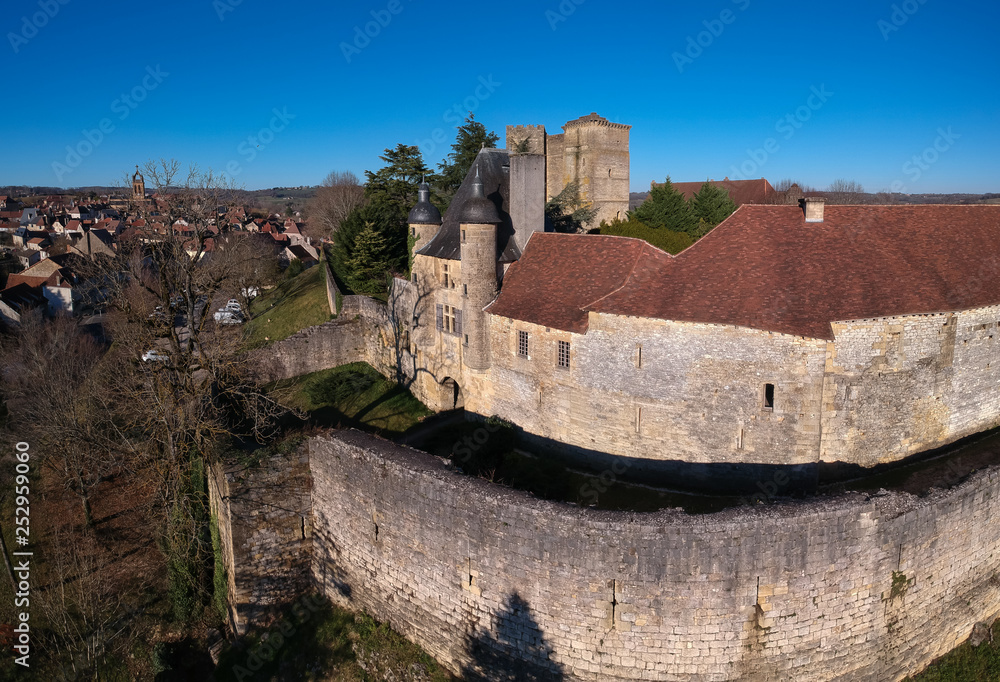 Excideuil (Dordogne - France) - Vue aérienne du château Excideuil (Dordogne - France) - Vue aérienne du château