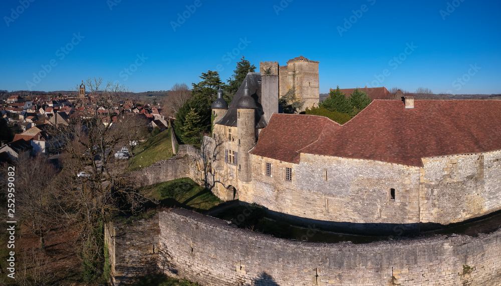 Excideuil (Dordogne - France) - Vue aérienne du château Excideuil (Dordogne - France) - Vue aérienne du château
