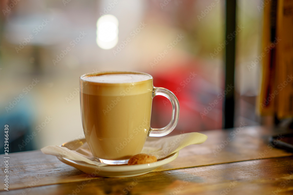 Obraz premium Coffee Latte on wooden table and latte art made with foam