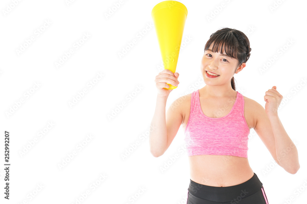 スポーツウェアで応援する若い女性